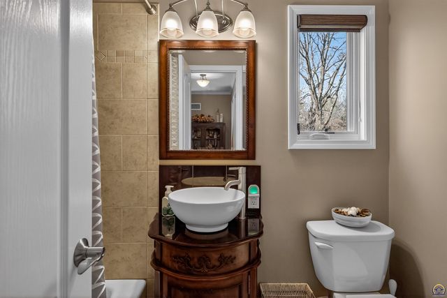 5934 SW 47th ST, Topeka, KS 66610