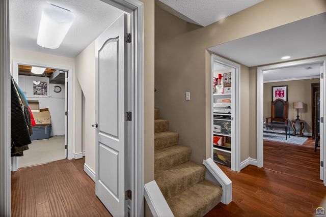 5934 SW 47th ST, Topeka, KS 66610