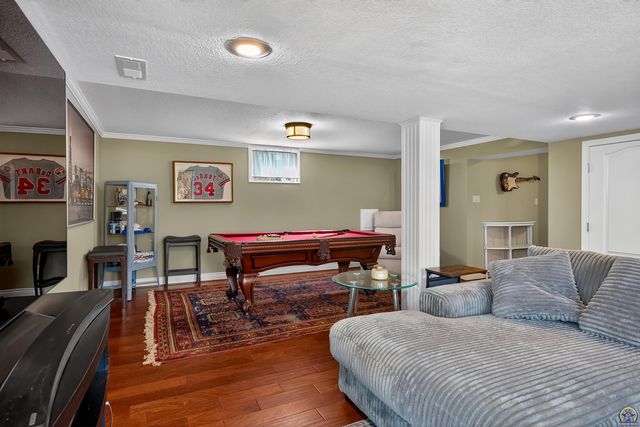 5934 SW 47th ST, Topeka, KS 66610