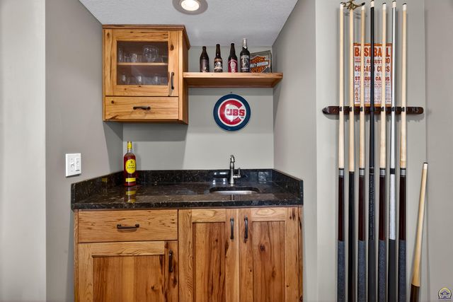 5934 SW 47th ST, Topeka, KS 66610