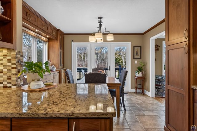 5934 SW 47th ST, Topeka, KS 66610