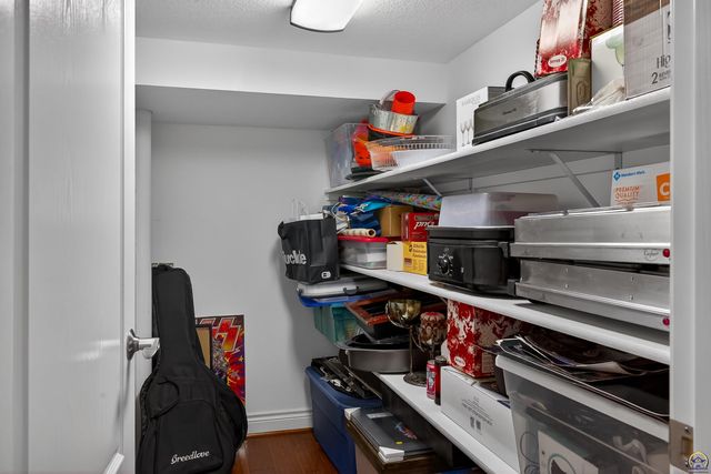 5934 SW 47th ST, Topeka, KS 66610