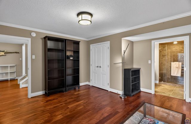 5934 SW 47th ST, Topeka, KS 66610