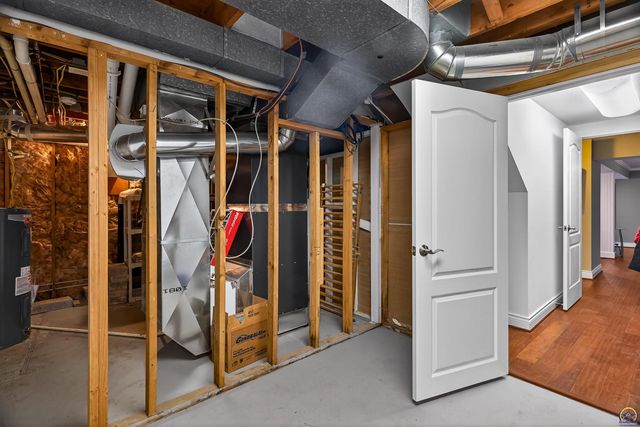 5934 SW 47th ST, Topeka, KS 66610