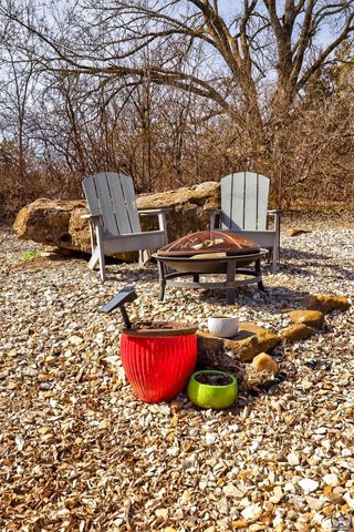 5934 SW 47th ST, Topeka, KS 66610