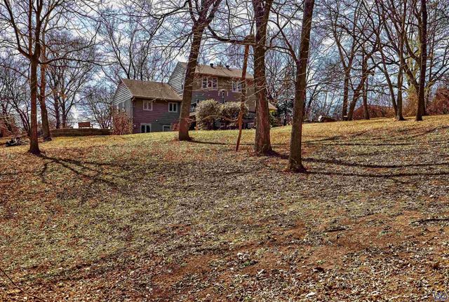 5934 SW 47th ST, Topeka, KS 66610