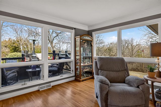 5934 SW 47th ST, Topeka, KS 66610