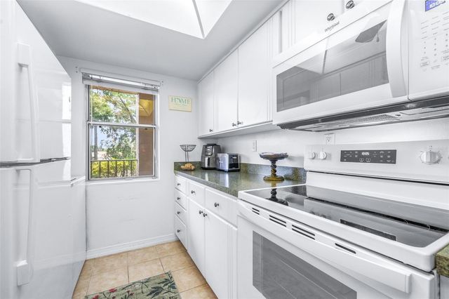 90 S HIGHLAND AVENUE 110, Tarpon Springs, FL 34689