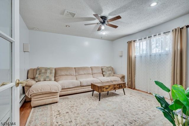 15 Markham Rd, Edison Twp., NJ 08817