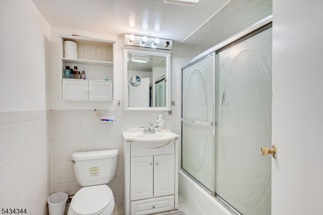 15 Markham Rd, Edison Twp., NJ 08817