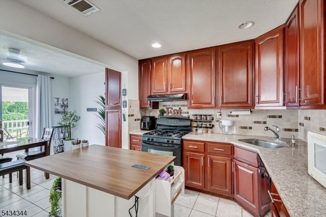 15 Markham Rd, Edison Twp., NJ 08817