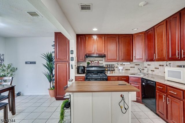 15 Markham Rd, Edison Twp., NJ 08817