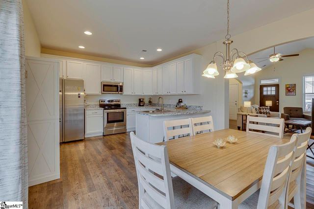 18 Forest Ridge Way, Greenville, SC 29617