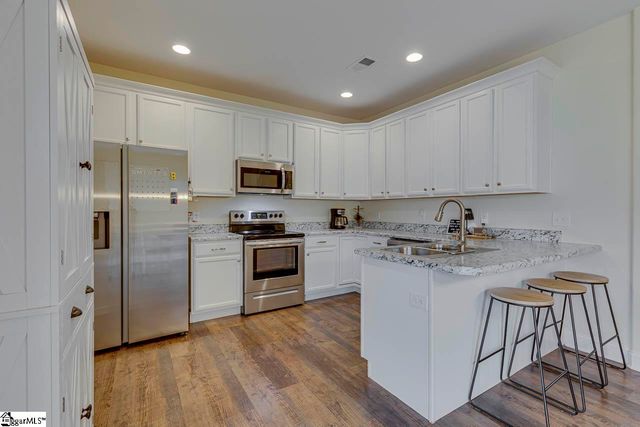 18 Forest Ridge Way, Greenville, SC 29617