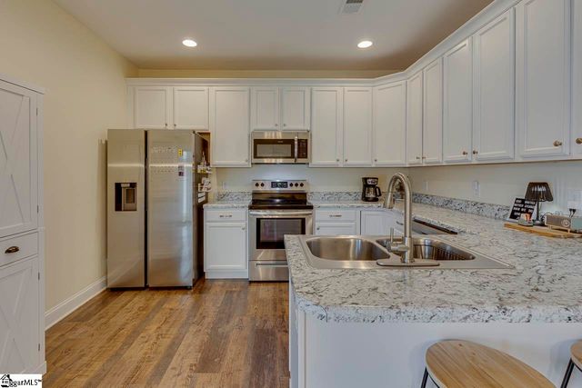 18 Forest Ridge Way, Greenville, SC 29617