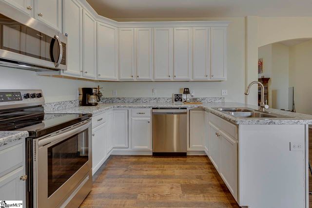 18 Forest Ridge Way, Greenville, SC 29617