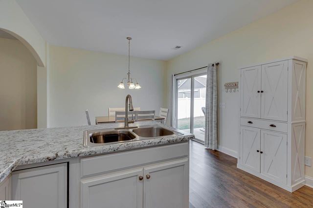 18 Forest Ridge Way, Greenville, SC 29617