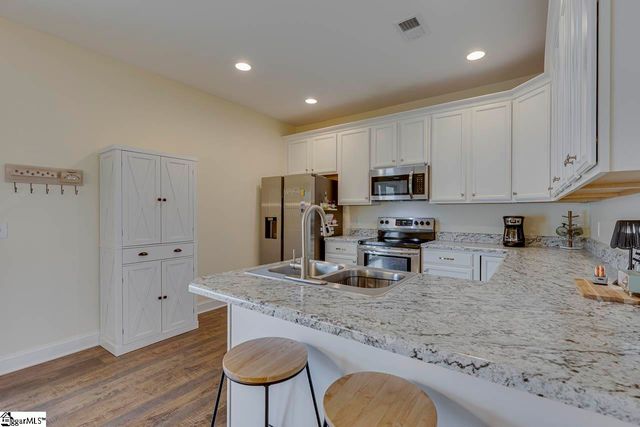 18 Forest Ridge Way, Greenville, SC 29617