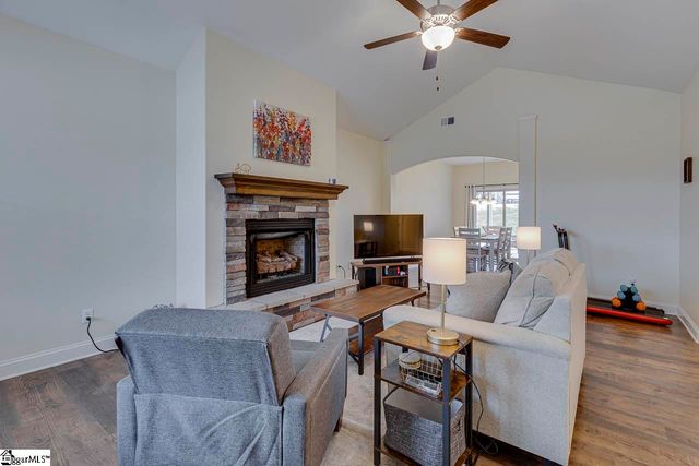 18 Forest Ridge Way, Greenville, SC 29617