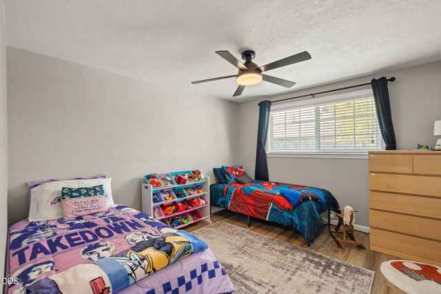 1011 Hermosa Drive, Central Point, OR 97502