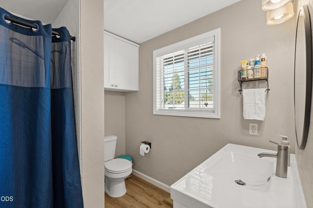1011 Hermosa Drive, Central Point, OR 97502