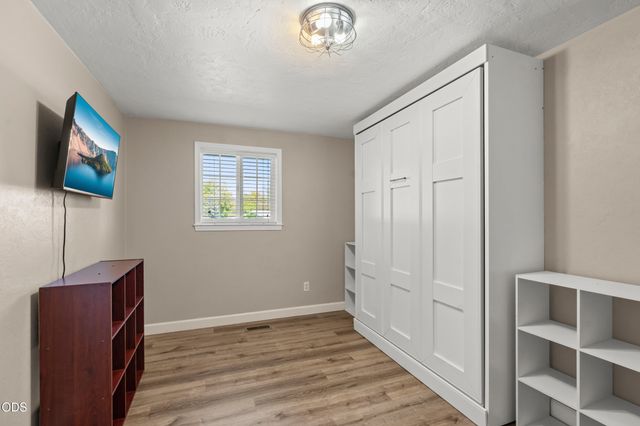 1011 Hermosa Drive, Central Point, OR 97502