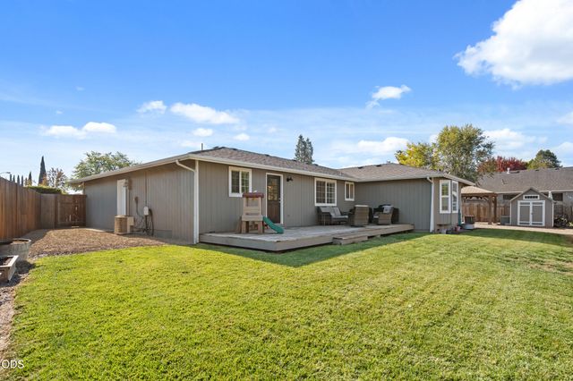 1011 Hermosa Drive, Central Point, OR 97502