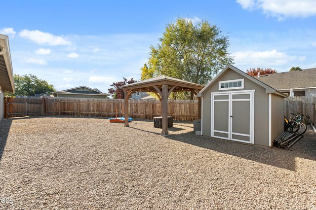 1011 Hermosa Drive, Central Point, OR 97502