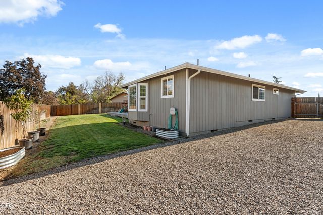 1011 Hermosa Drive, Central Point, OR 97502