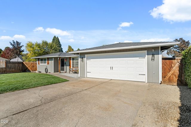 1011 Hermosa Drive, Central Point, OR 97502