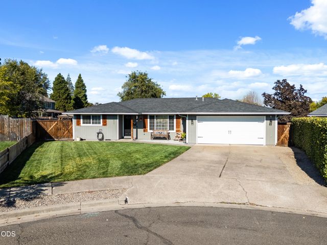 1011 Hermosa Drive, Central Point, OR 97502