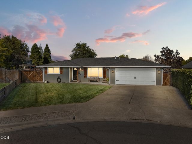 1011 Hermosa Drive, Central Point, OR 97502