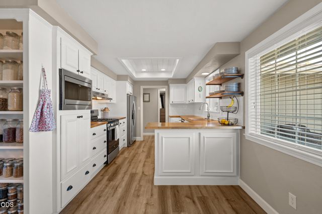 1011 Hermosa Drive, Central Point, OR 97502