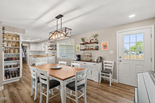 1011 Hermosa Drive, Central Point, OR 97502