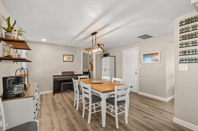 1011 Hermosa Drive, Central Point, OR 97502
