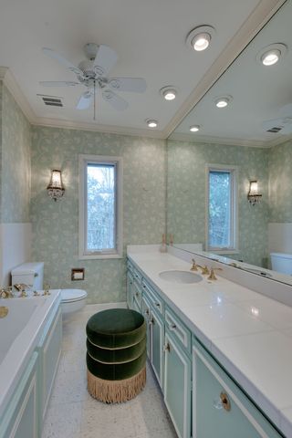 690 Timber Ln, Nashville, TN 37215