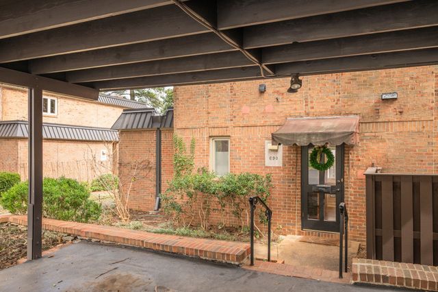 690 Timber Ln, Nashville, TN 37215