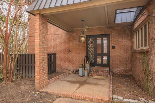 690 Timber Ln, Nashville, TN 37215