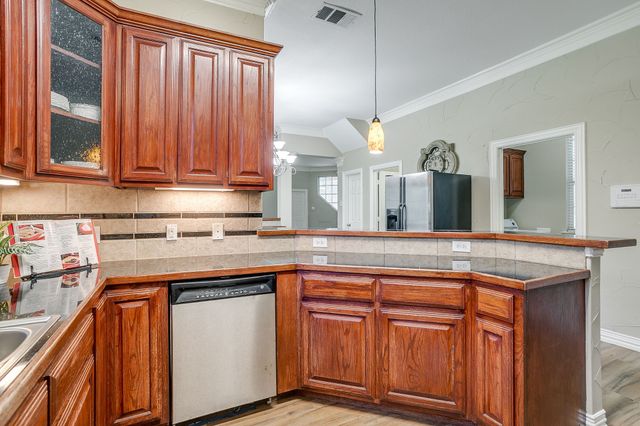 2234 Ivanhoe Circle, Grand Prairie, TX 75050