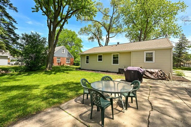 1551 S 168th STREET, New Berlin, WI 53151