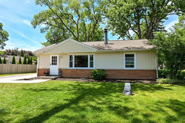 1551 S 168th STREET, New Berlin, WI 53151