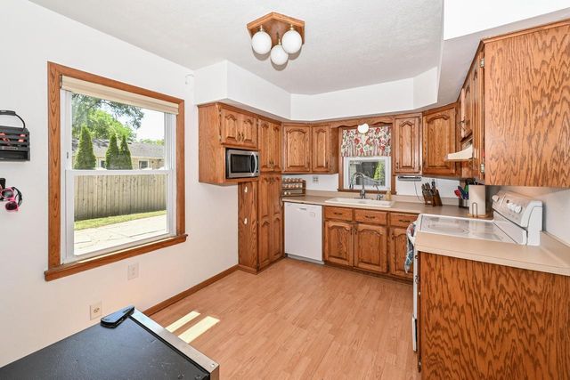 1551 S 168th STREET, New Berlin, WI 53151