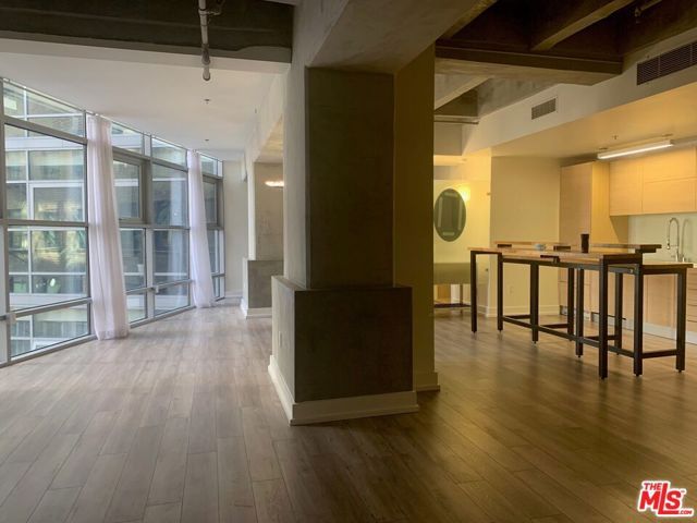 727 W 7th Street 911, Los Angeles, CA 90017