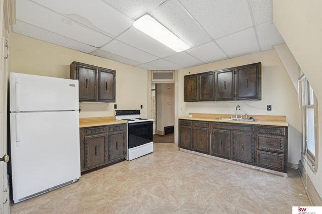 112 N 38th Avenue, Omaha, NE 68131