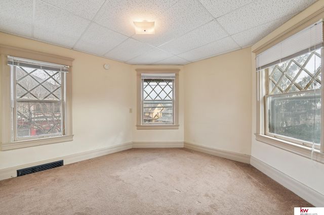 112 N 38th Avenue, Omaha, NE 68131