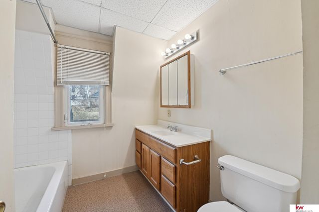 112 N 38th Avenue, Omaha, NE 68131