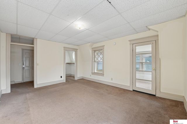 112 N 38th Avenue, Omaha, NE 68131