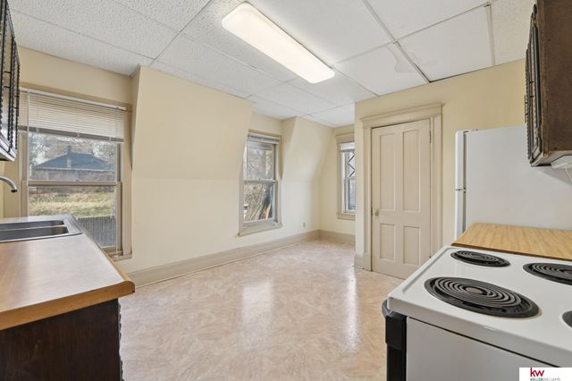 112 N 38th Avenue, Omaha, NE 68131