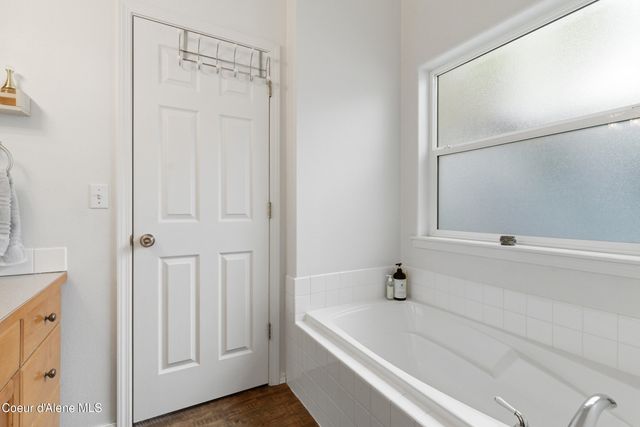 5487 N Martha LOOP, Coeur D'alene, ID 83815