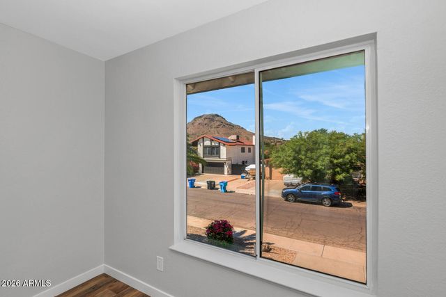 1927 E CROCUS Drive, Phoenix, AZ 85022